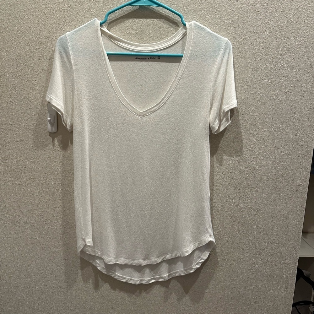 Abercrombie & Fitch White V-Neck Short Sleeve Tee